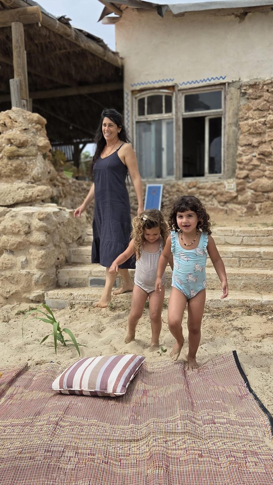 ארוחה מקומית עם נוף הים בלב ים